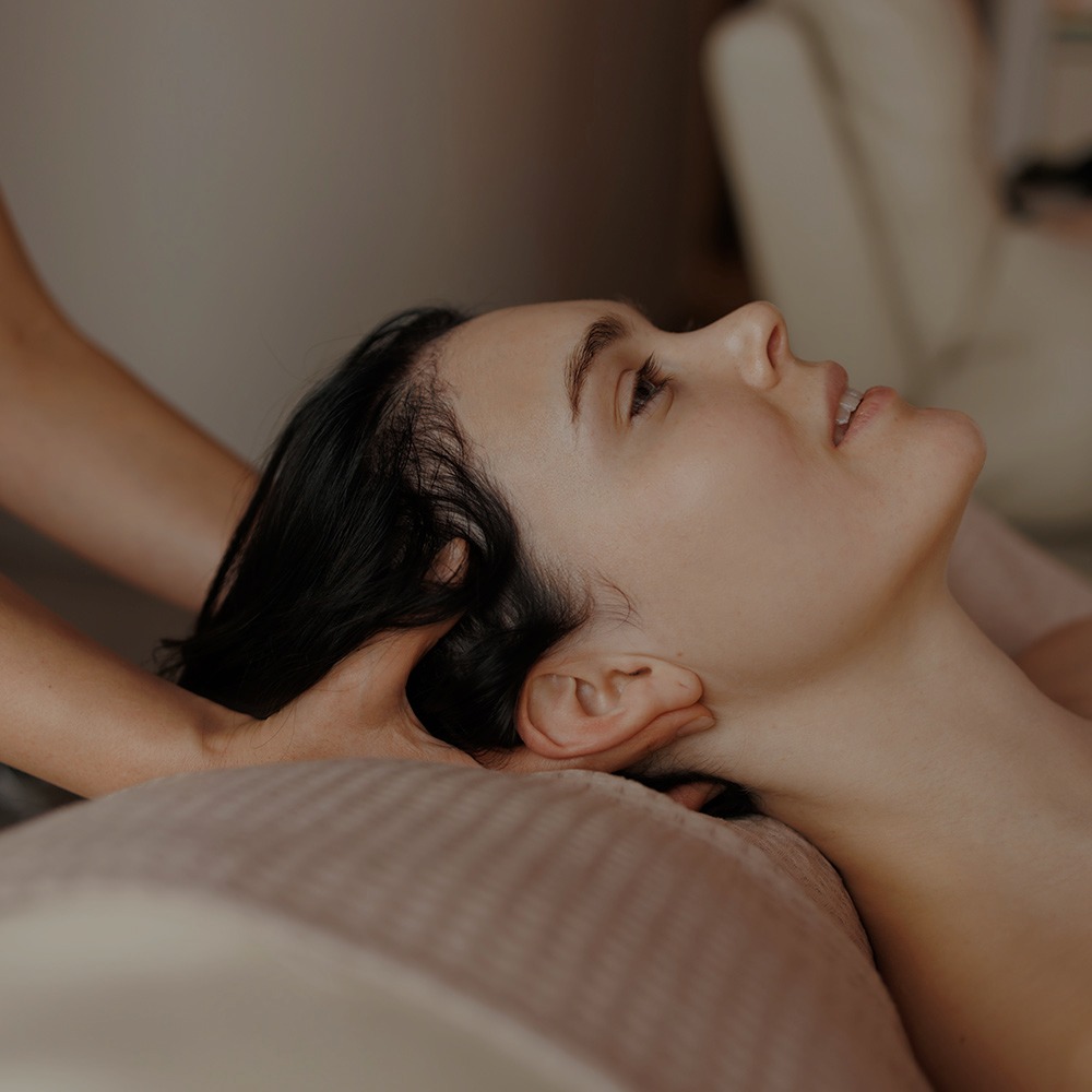 Массаж головы как часть бьюти-рутины — техники, эффект и рекомендации FaceRoom